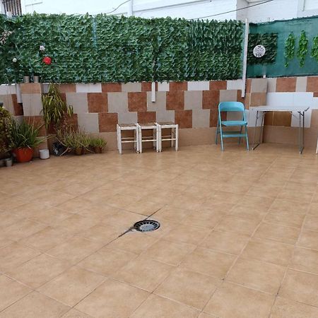 8 Mins Walk To Train Station Low Cost Youth Hostel Σεβίλλη Εξωτερικό φωτογραφία