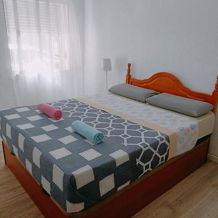 8 Mins Walk To Train Station Low Cost Youth Hostel Σεβίλλη Εξωτερικό φωτογραφία