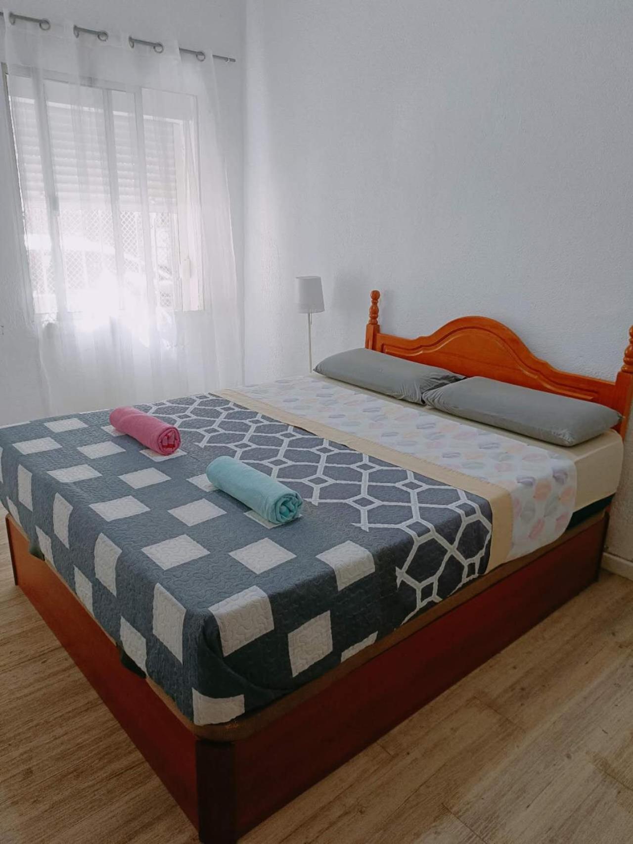 8 Mins Walk To Train Station Low Cost Youth Hostel Σεβίλλη Εξωτερικό φωτογραφία